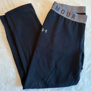 Under Armour | Medium | Black Gray Cropped Workout Active Athletic Wear Leggings